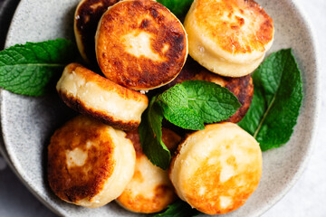 sirniki. Homemade cottage cheese pancakes with sour cream