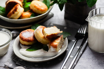 sirniki. Homemade cottage cheese pancakes with sour cream