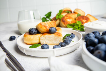 syrniki . Appetizing cheesecakes with sauce and blueberries