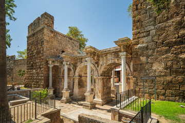 Hadrianstor, Hadrian Kapısı