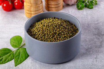 Raw dry green mash bean