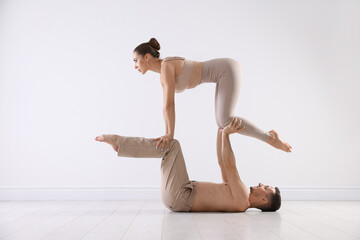 Naklejka premium Couple of professional dancers training in studio