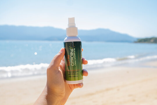 Spray de citroilha, repelente natural contra borrachudos / mosquistos produzido em Ilhabela, Sao Paulo, Brasil