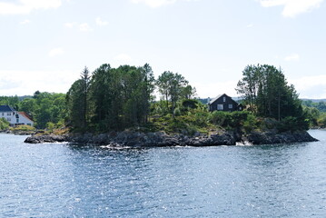 Fototapeta premium Kleine Insel in Norwegen am Sognefjord