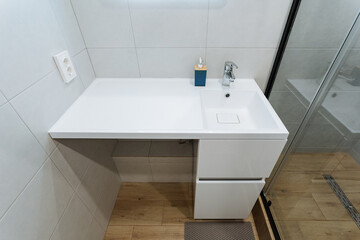 Explore the modern design of a bathroom sink and vanity unit that perfectly combines contemporary aesthetics and functional elegance, creating a stylish centerpiece for any luxurious space
