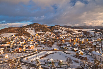 Widok ze wzgórza zamkowego Baszta w Muszynie, w piękny, zimowy dzień © rogozinski