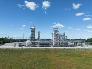 Obraz premium Aerial view of European Energy’s PTX facility in Kassø, Denmark. The industrial plant is surrounded by lush farmland and green fields, highlighting the integration of renewable energy infrastructure