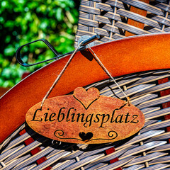 Beach chair with a wooden sign at side as decoration. “Lieblingsplatz” is the German word for favorite location.