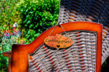 Beach chair with a wooden sign at side as decoration. “Lieblingsplatz” is the German word for favorite location.
