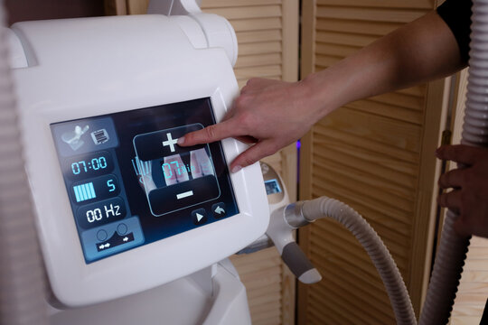 The cryolipolysis device is a modern device for the correction of local fat deposits. Provides safe and effective reduction of the fat layer without surgical intervention.