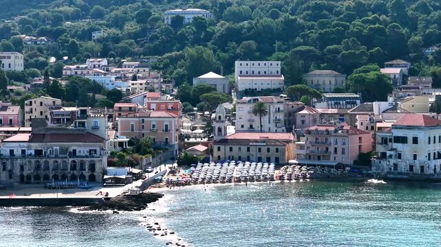 Il Lungomare di Santa Maria di Castellabate, localit&agrave; turistica del sud Italia.
Vista aerea della spiaggia e del borgo marinaro del Cilento. 4K