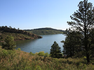 Fototapeta premium Mountain Lake Surrounded by Pine Trees