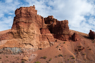 Fototapeta premium Breathtaking Kazakh canyon with fiery rock layers and dramatic erosion-carved contours.
