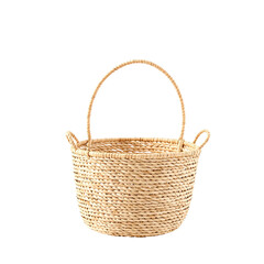 Fototapeta premium Handcrafted natural straw wicker basket with a sturdy arched handle and intricate weaving. Isolated on a clean white background, ideal for home decor, storage, or versatile displays.