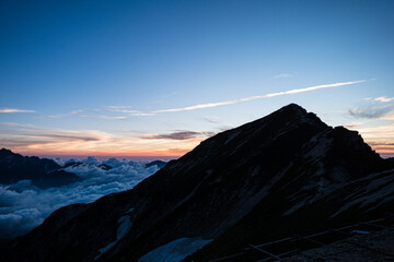 長野県白馬黄昏の唐松岳