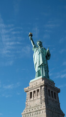 Obraz premium Labor Day Statue : Low Angle Torch and Tablet Solemn Element