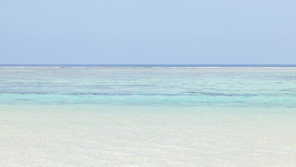 南国　青空と海　海外旅行イメージ