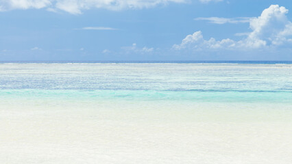 南国　青空と海　海外旅行イメージ