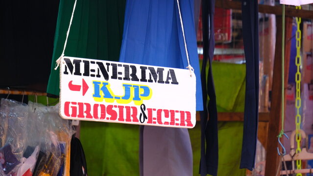 a notice board stating that KJP or Jakarta Smart Card, which provides educational funding assistance for students in Jakarta, is accepted. Jakarta, August 5, 2025.