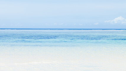 南国　青空と海　海外旅行イメージ