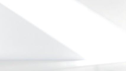 斜めの光と影が織りなすクリーンな白の抽象背景