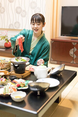 旅行　ホテル　旅館　夕食イメージ