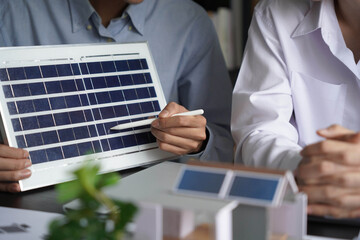 Group of engineer working together design solar energy system © Wanda
