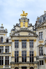 Obraz premium Lavishly decorated facades and architectural details of Guildhalls on the Grand-Place Grote Markt square of Brussels, Belgium