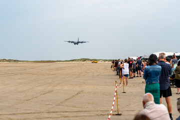 RÖMÖ Lakolk Strand NATO Luftlandeübung mit Flugzeug