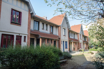 maisons anciennes typiques à Paris en France
