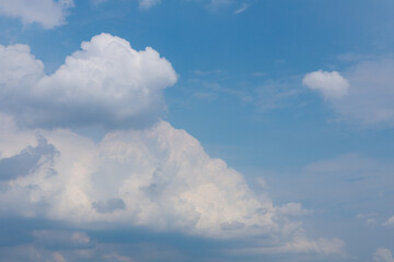 左寄りの入道雲