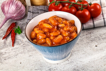Baked kidney with tomato sauce
