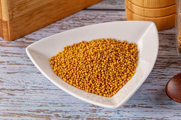 Raw dry aroma flavour mustard seeds