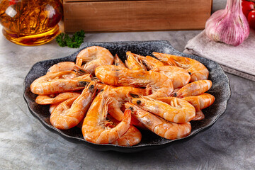 Boiled tiger prawns in the bowl