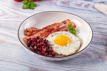 English breakfast with egg, bean and bacon