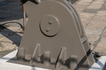 Steel structural constraints: modern solutions for support and stability in construction. A focus on technical and architectural details that emphasize the resilience of the structure. web news.