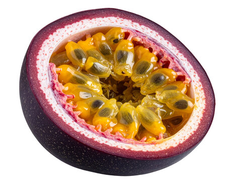  Moiti&eacute; de Fruit de la Passion Pos&eacute;e en Angle, Coque Pourpre Textur&eacute;e, isol&eacute; sur fond transparent png
