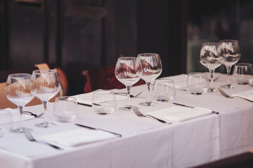 Elegant dining setup featuring exquisite glassware and polished silverware at a charming outdoor bistro during a sunny afternoon