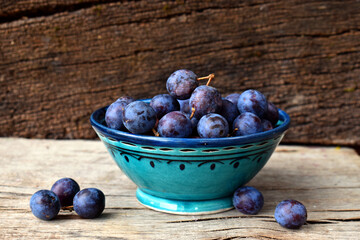 Rustic image of some wild plums (Prunus insititia) in a bowl