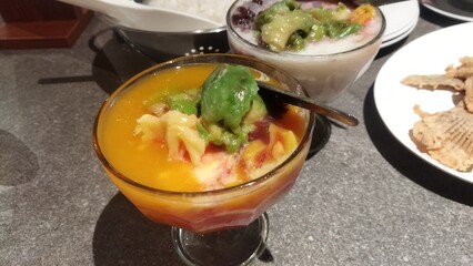 Delicious Indonesian Mango and Avocado Dessert with Crispy Fried Snack