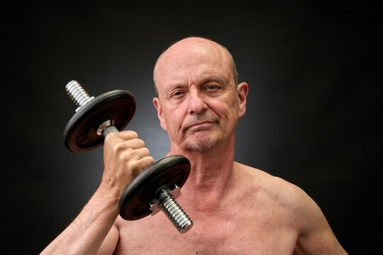 Old man bare-chested practice some exercice with dumbbell