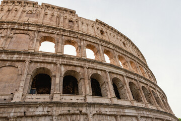 Obraz premium Close view of the Colosseum arches in Rome, Italy, revealing weathered stone, textures and timeless classical architecture