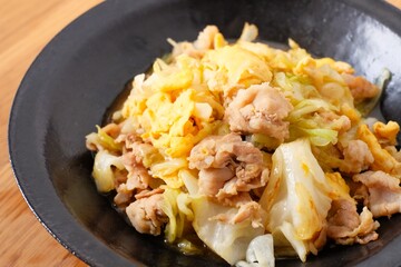 Stir-fried Pork with Cabbage Egg
