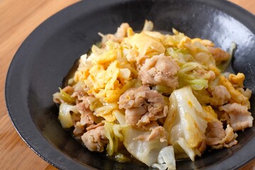Stir-fried Pork with Cabbage Egg

