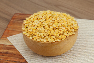 Split pigeon peas in wooden bowl