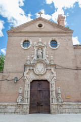 Fototapeta premium Alcala de Henares - May 5, 2025: Classic buildings in the historic center of Madrid, called Alcala de Henares, Spain
