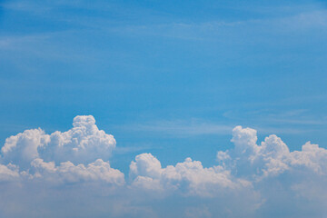 夏真っ盛りの青空と入道雲