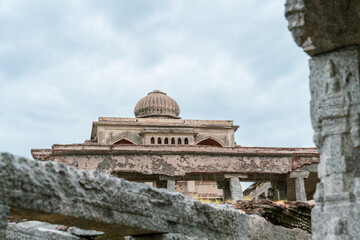 Fototapeta premium A large building with a dome on top