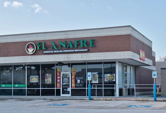 El Anafre Restaurant storefront exterior, American, Mexican, Honduran food Houston, Texas USA 06-22-2025.