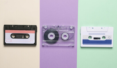 Obraz premium Four retro 80s audio cassettes on pastel background. Top view. Minimalism